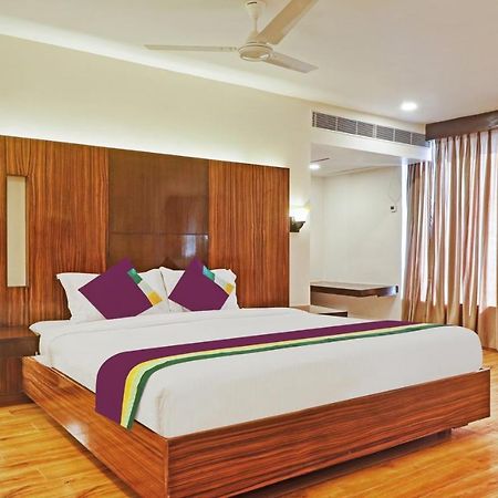 Treebo Premium Seven Lake View Hotel Hyderabad Exterior photo