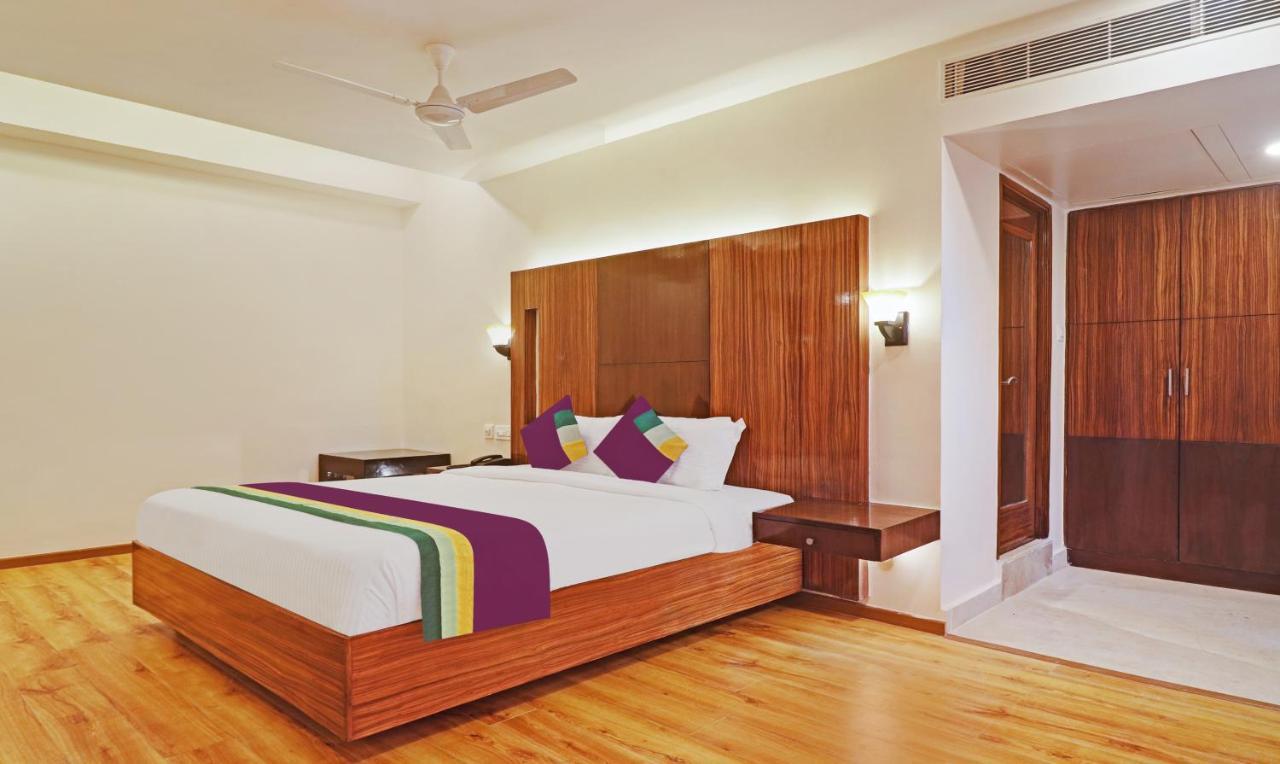 Treebo Premium Seven Lake View Hotel Hyderabad Exterior photo